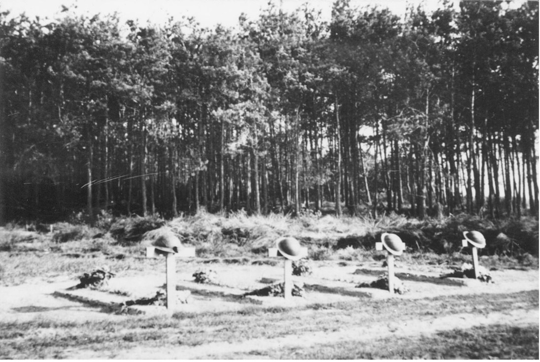 four_temporary_graves_for_scottish_soldiers_near_the_monument